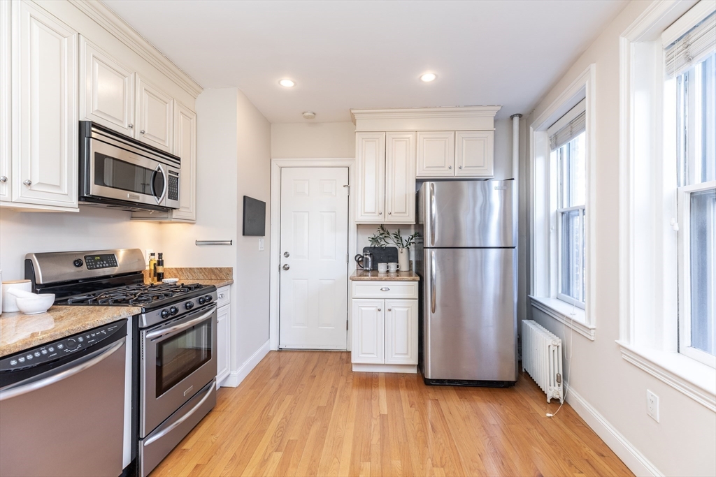 76 W Cedar St # 4F
