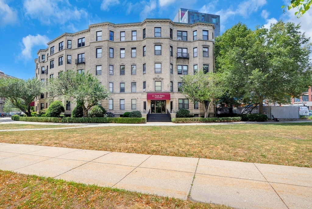 11 Park Dr # 22 Unit: 11-22