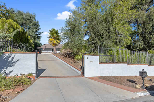 961 Bruce CIR