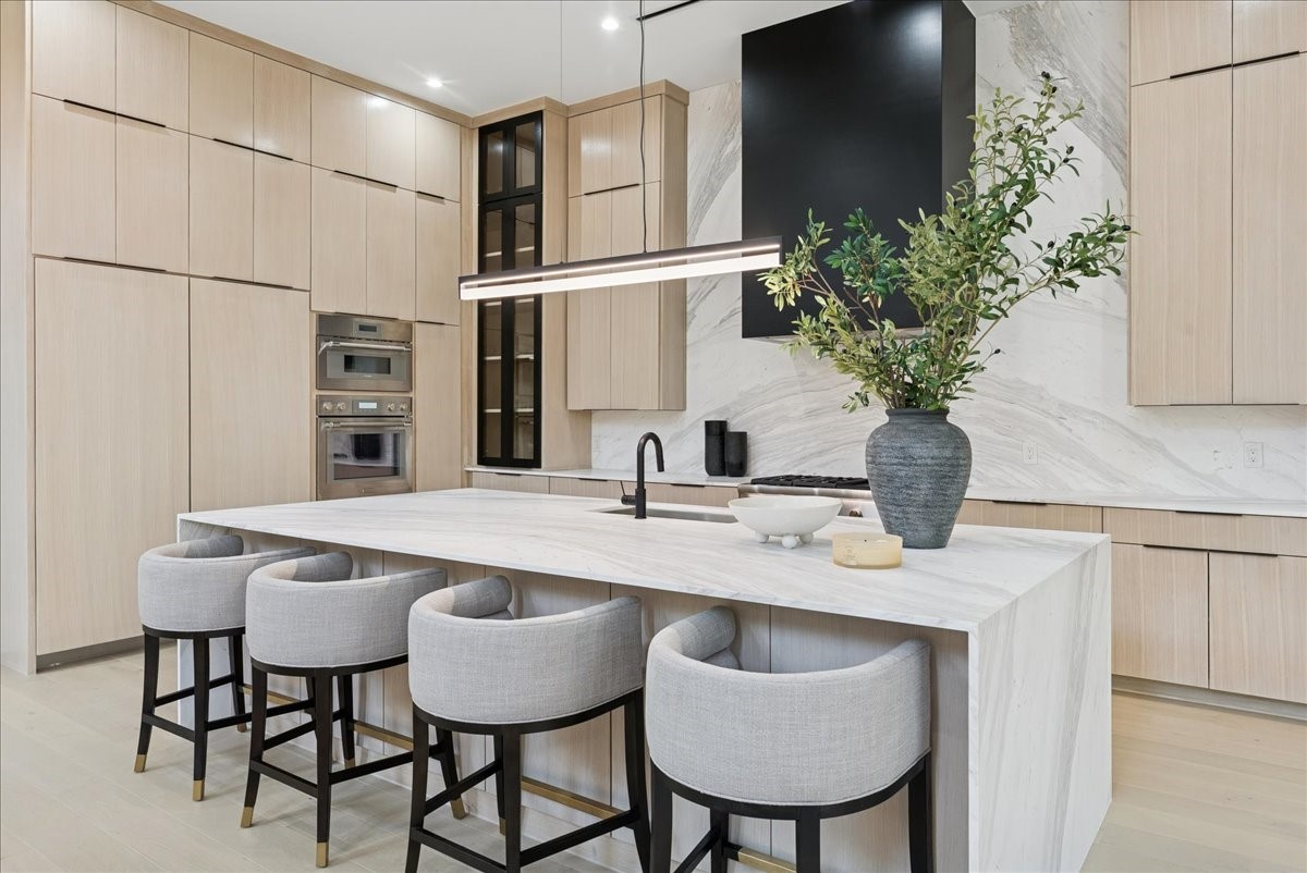 7111 Coronado Avenue