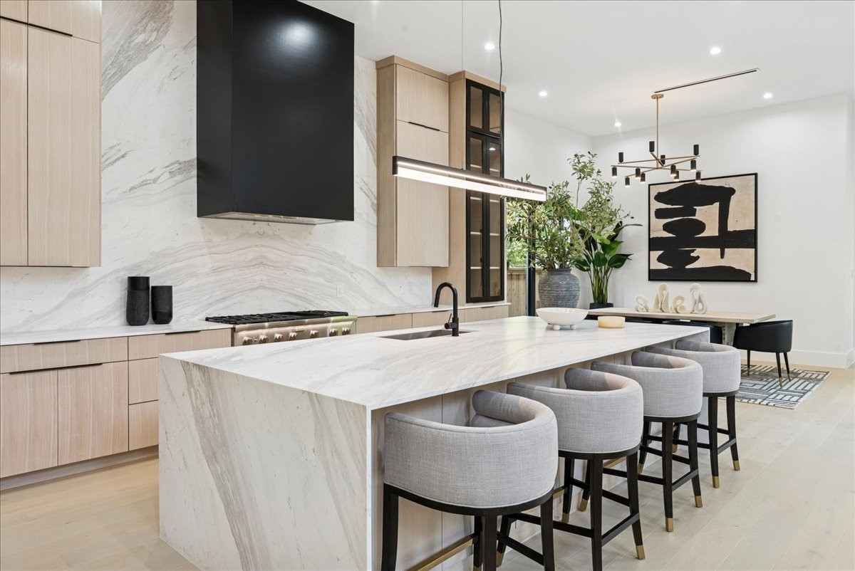 7111 Coronado Avenue