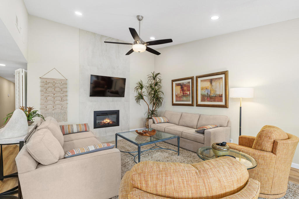 122 S Camino Arroyo S