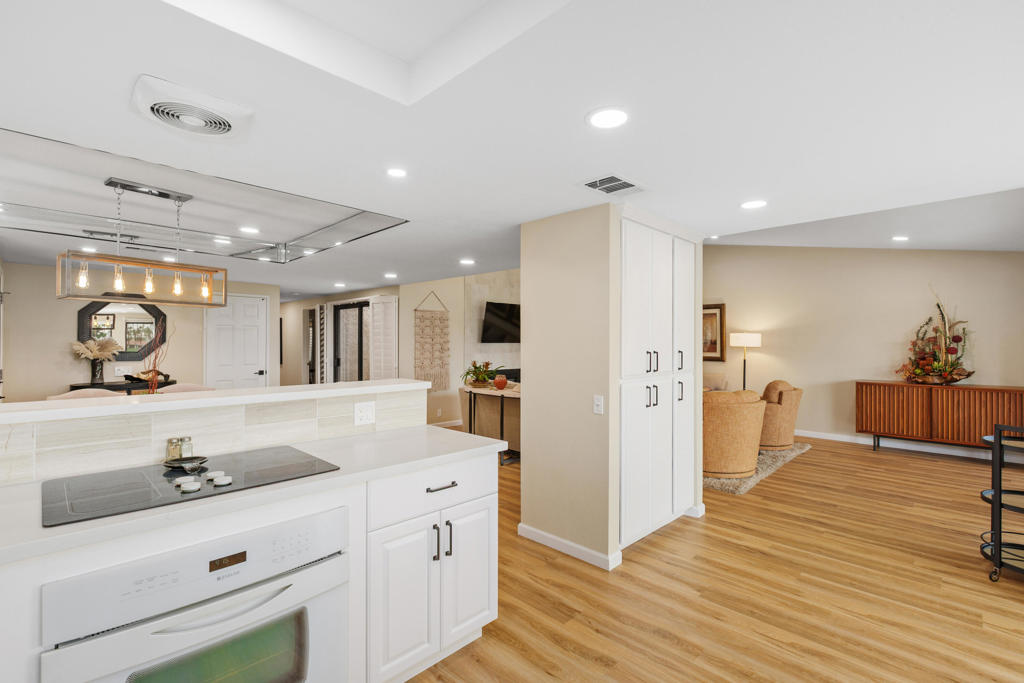 122 S Camino Arroyo S