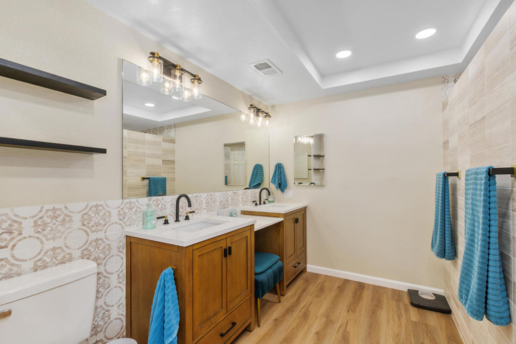 122 S Camino Arroyo S