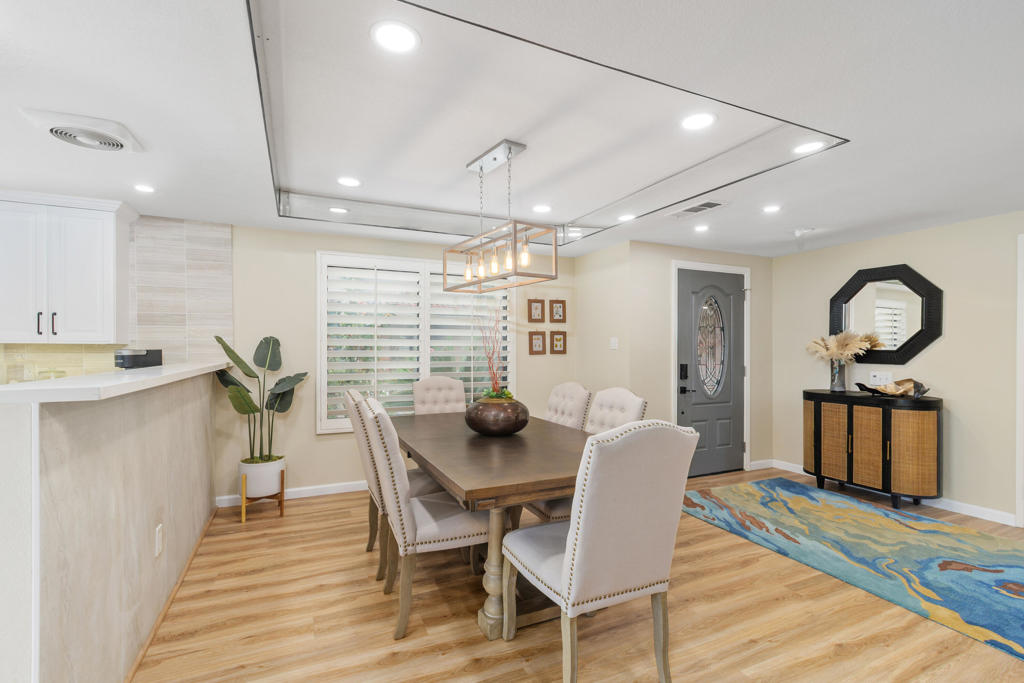 122 S Camino Arroyo S