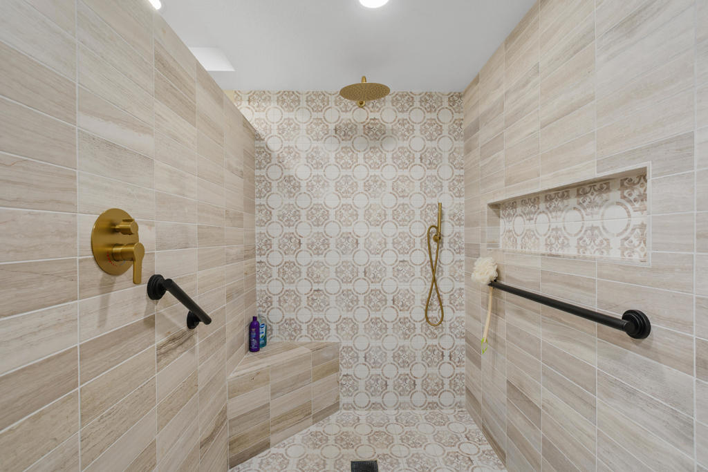 122 S Camino Arroyo S