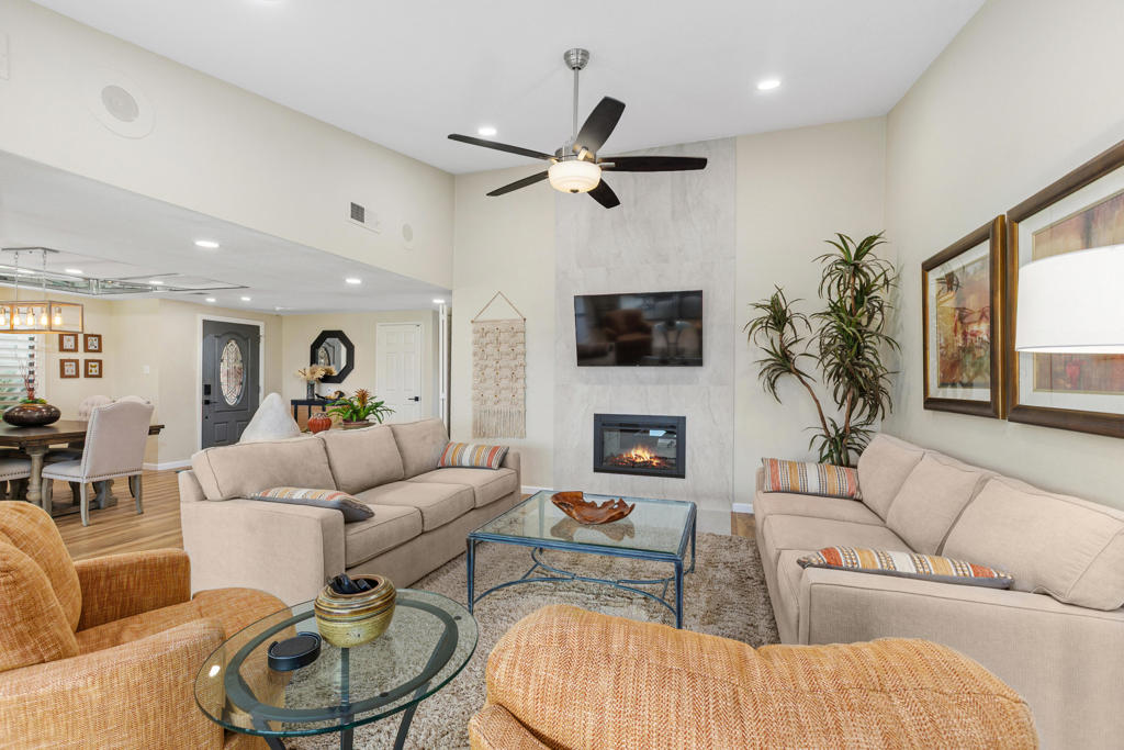 122 S Camino Arroyo S