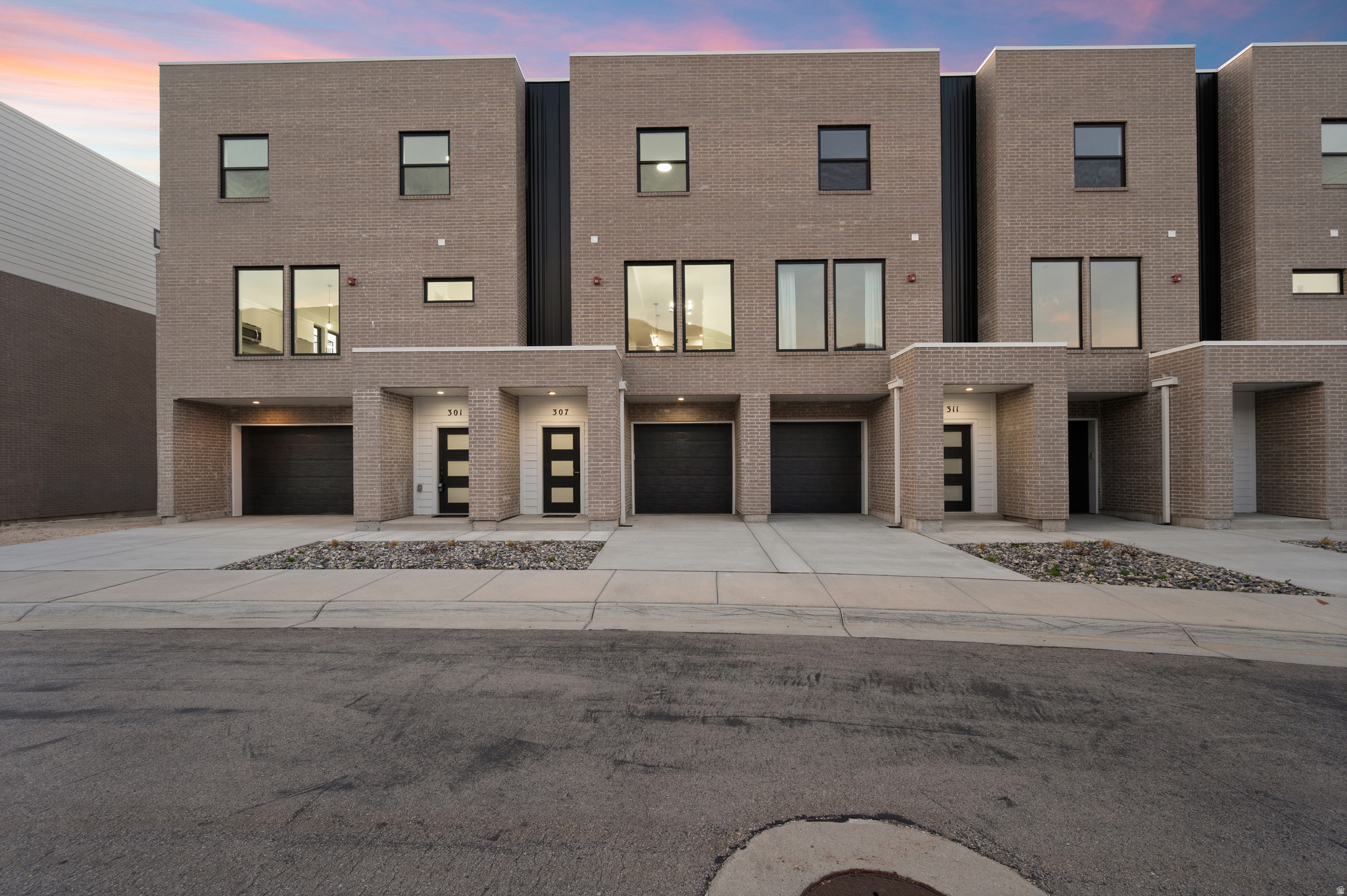 307 E ENDURANCE CIR