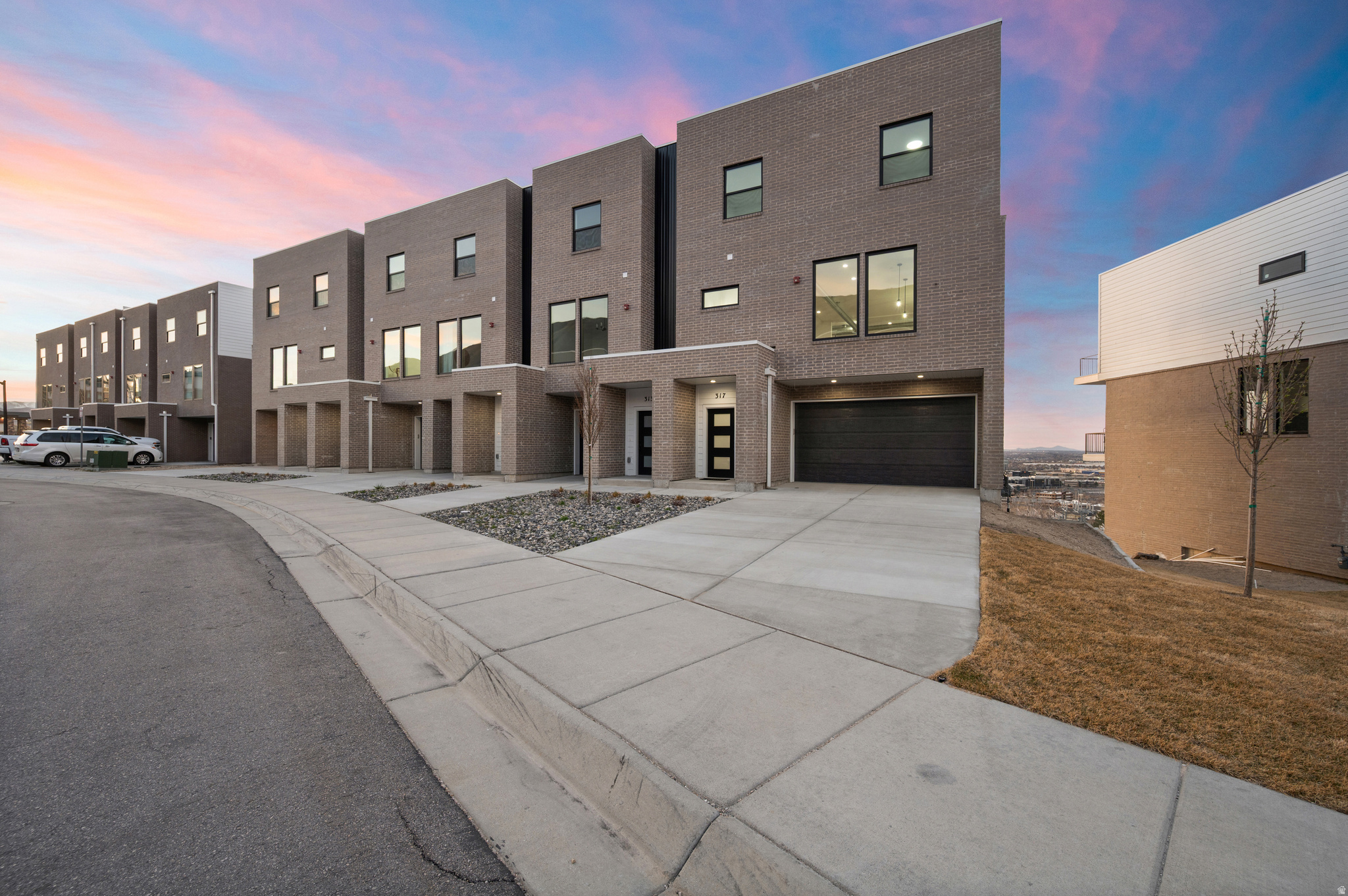 317 E ENDURANCE CIR