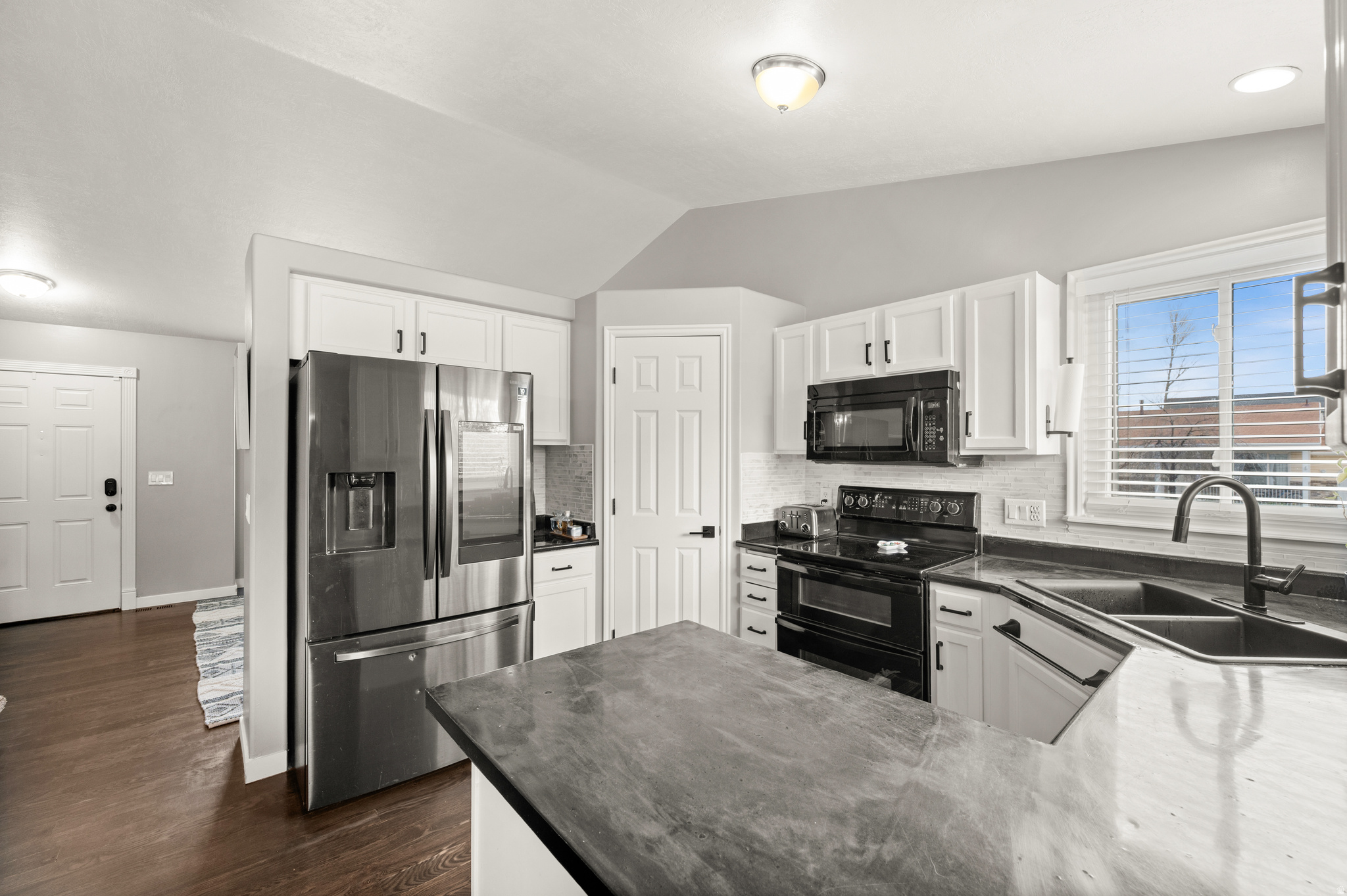 5884 S IMPRESSIONS DR