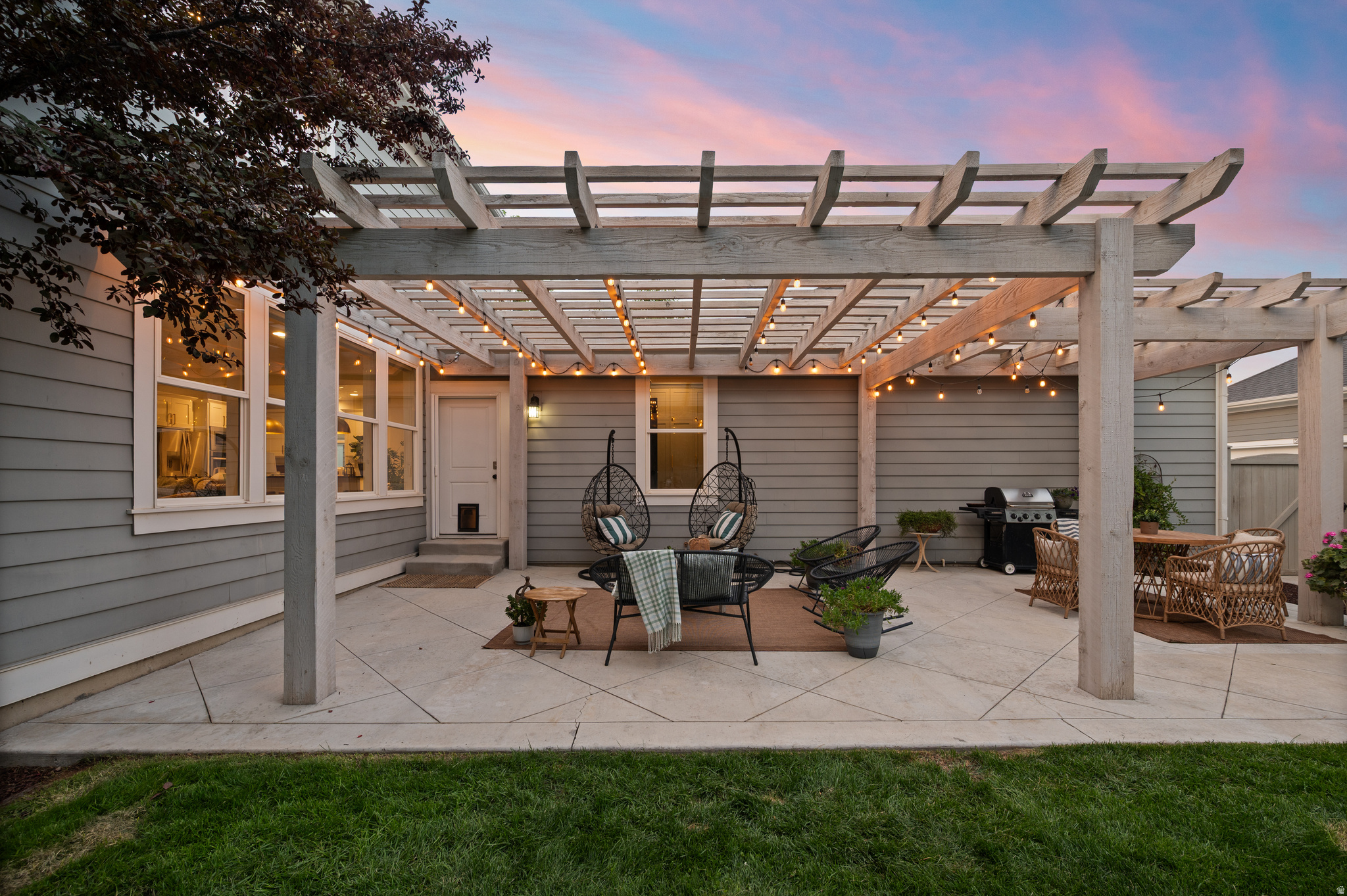 5027 W BURNTSIDE AVE
