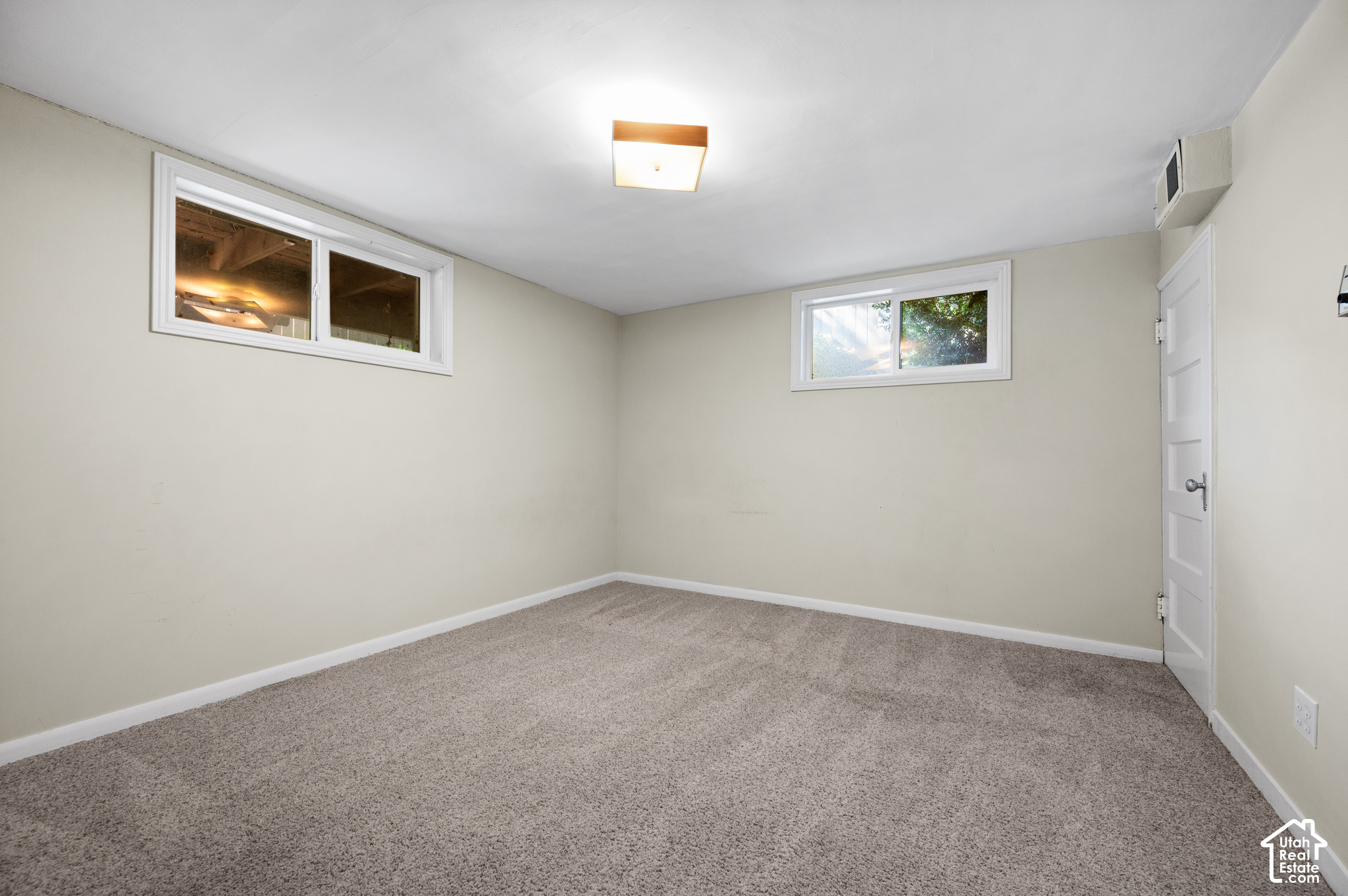 1414 E LOGAN AVE