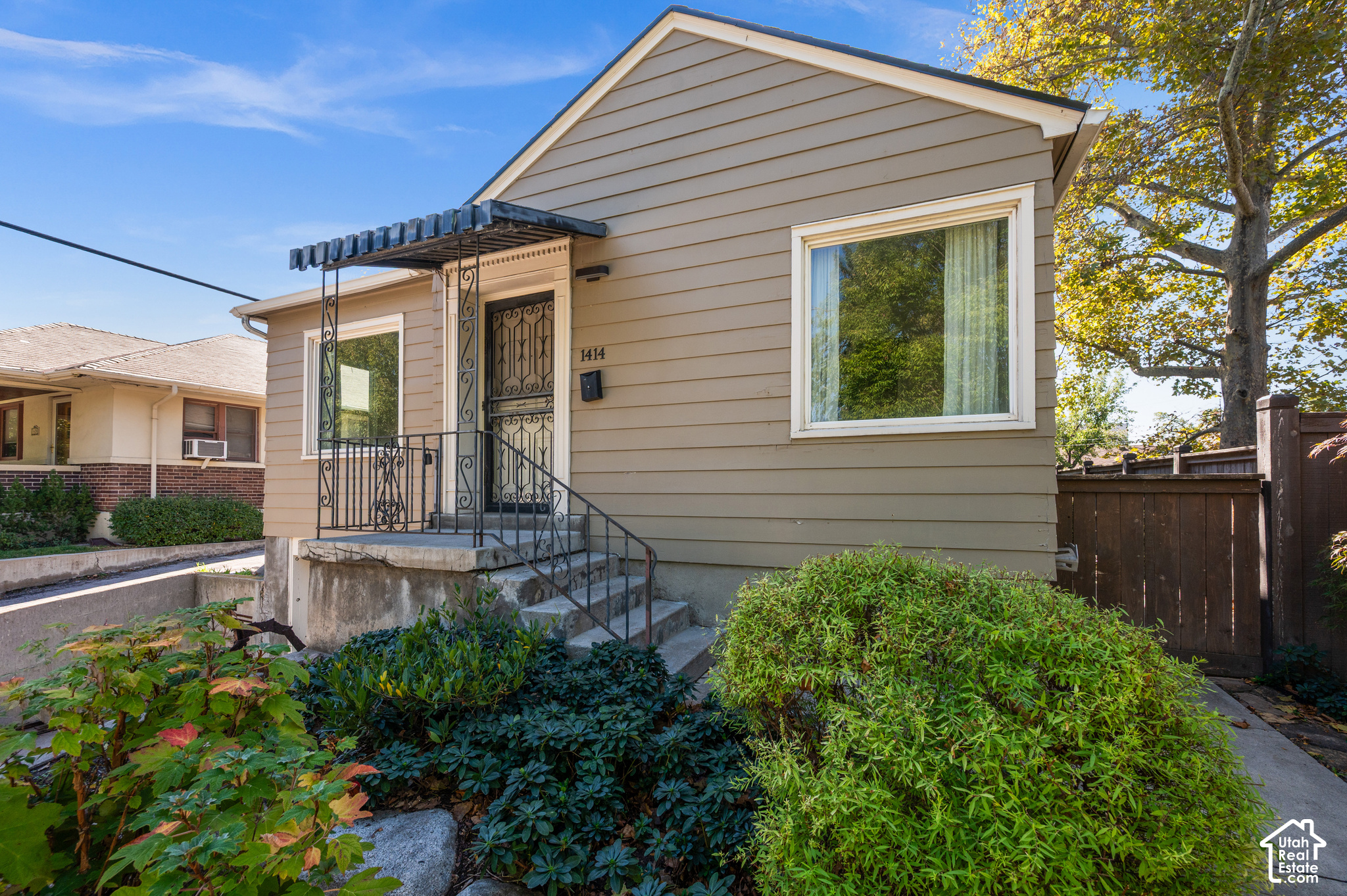 1414 E LOGAN AVE