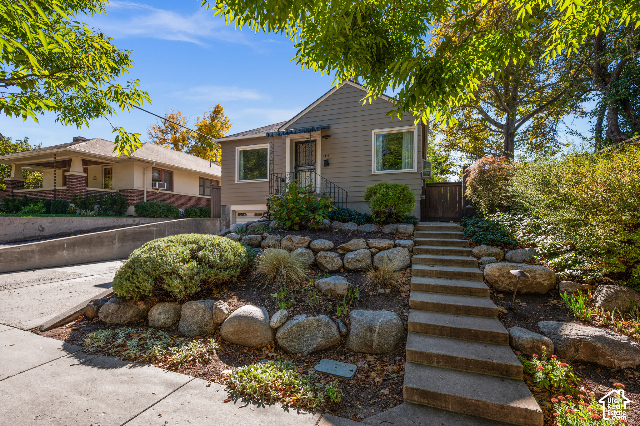 1414 E LOGAN AVE