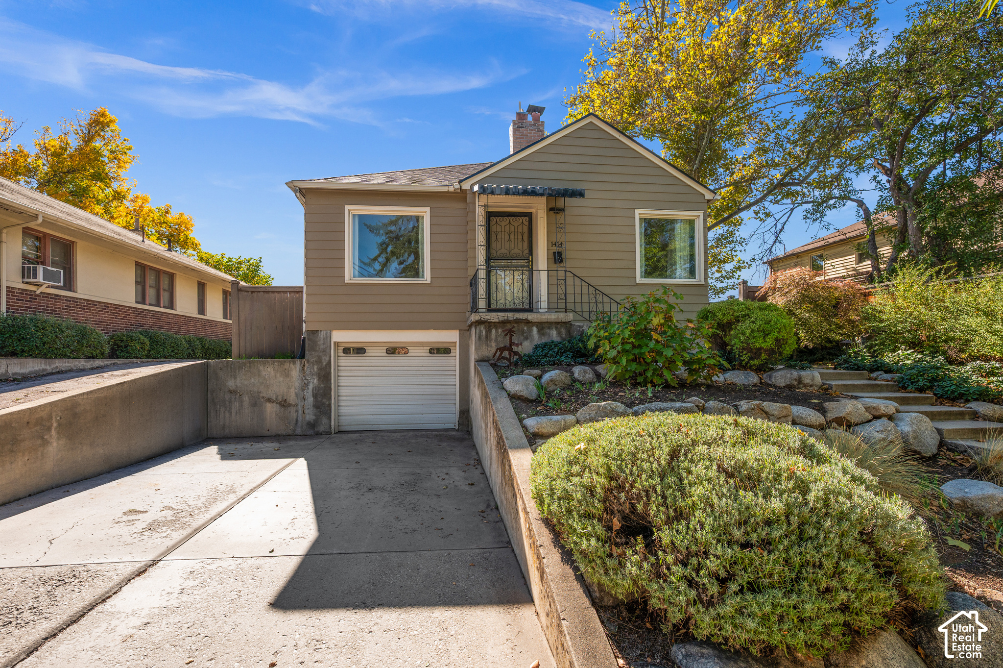 1414 E LOGAN AVE