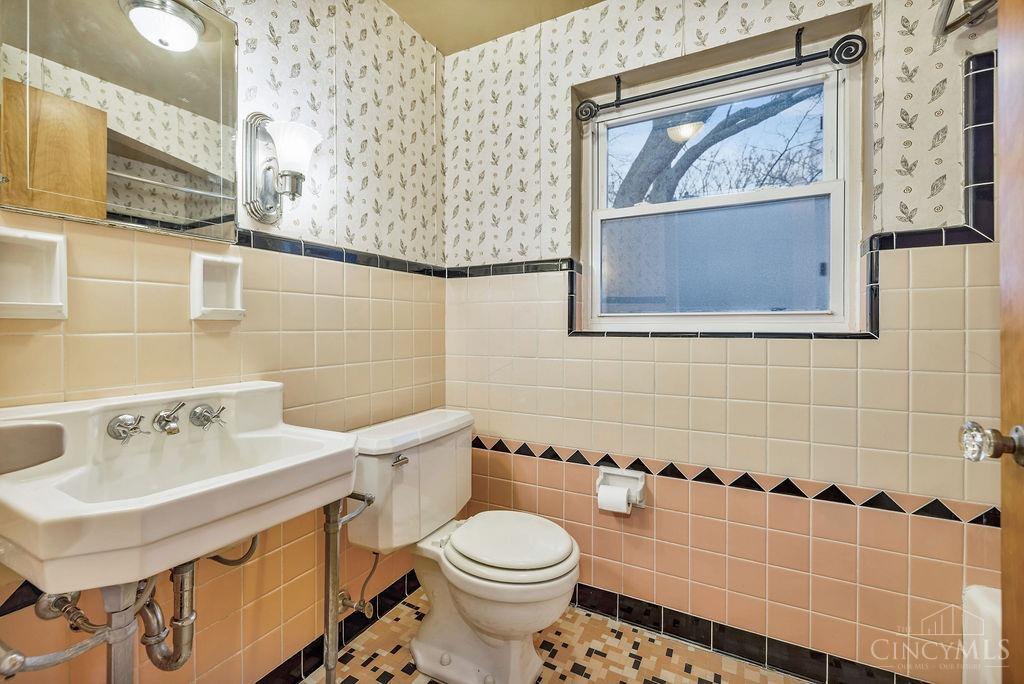 1323 Beechmeadow Lane