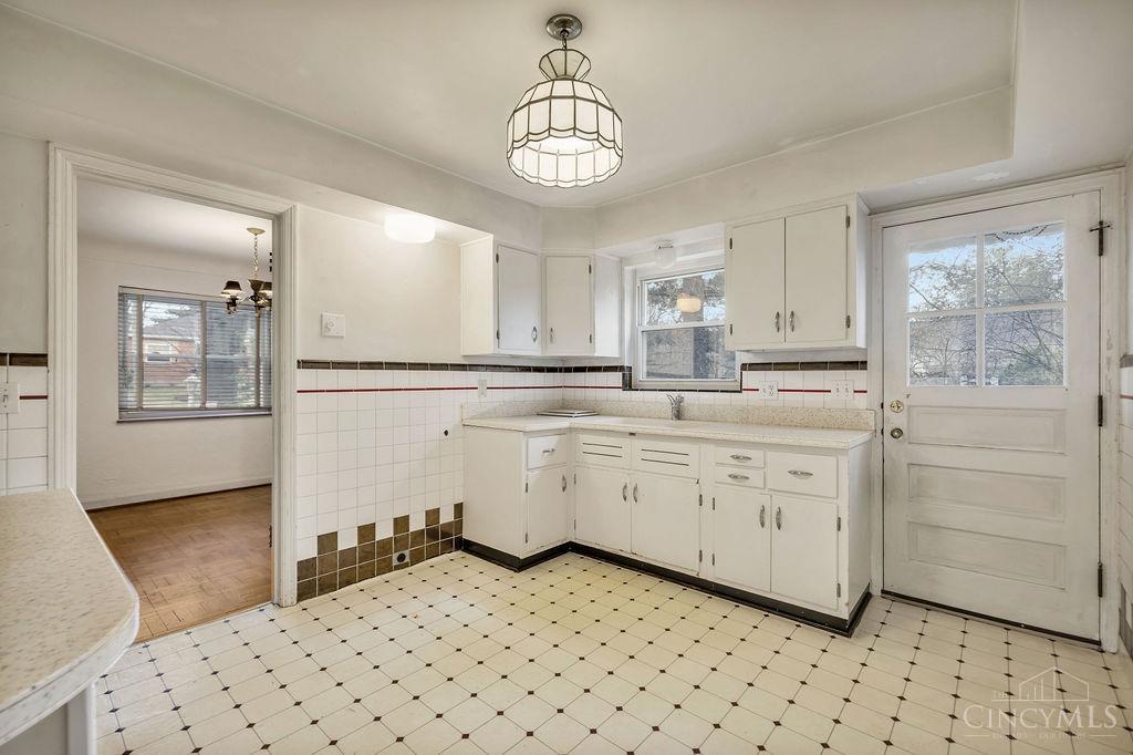 1323 Beechmeadow Lane