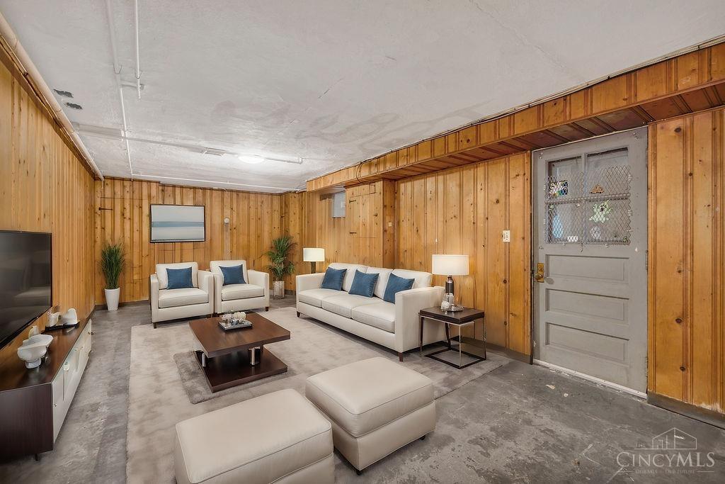 1323 Beechmeadow Lane