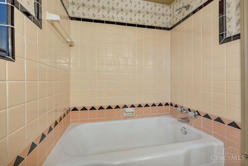 1323 Beechmeadow Lane