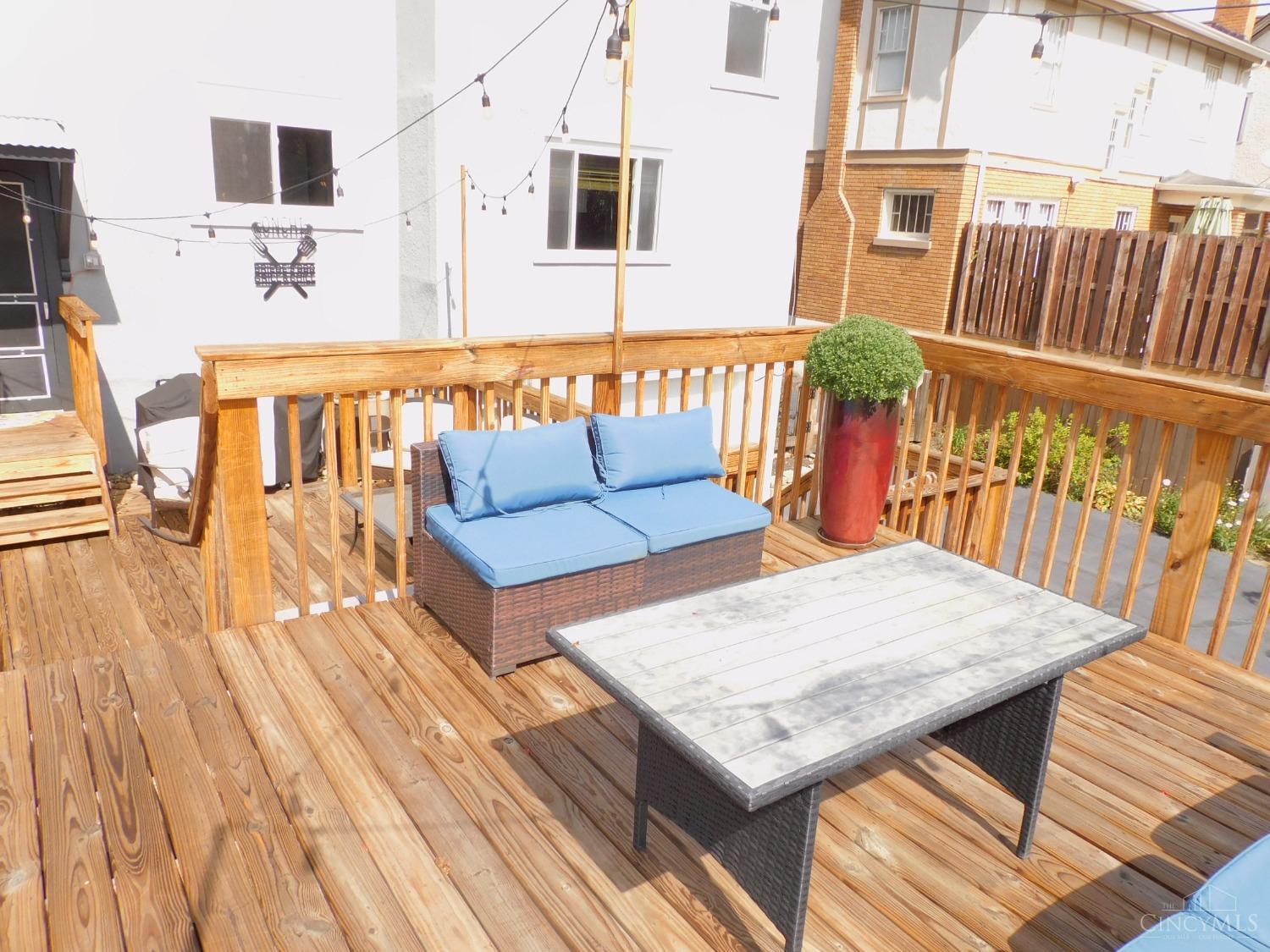 1122 Omena Place