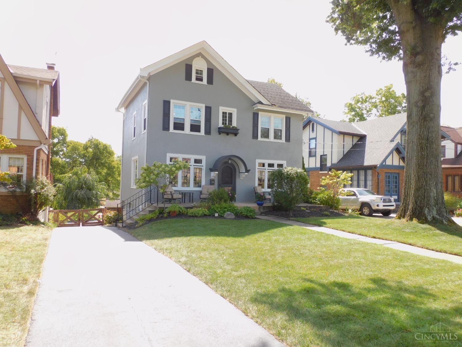 1122 Omena Place