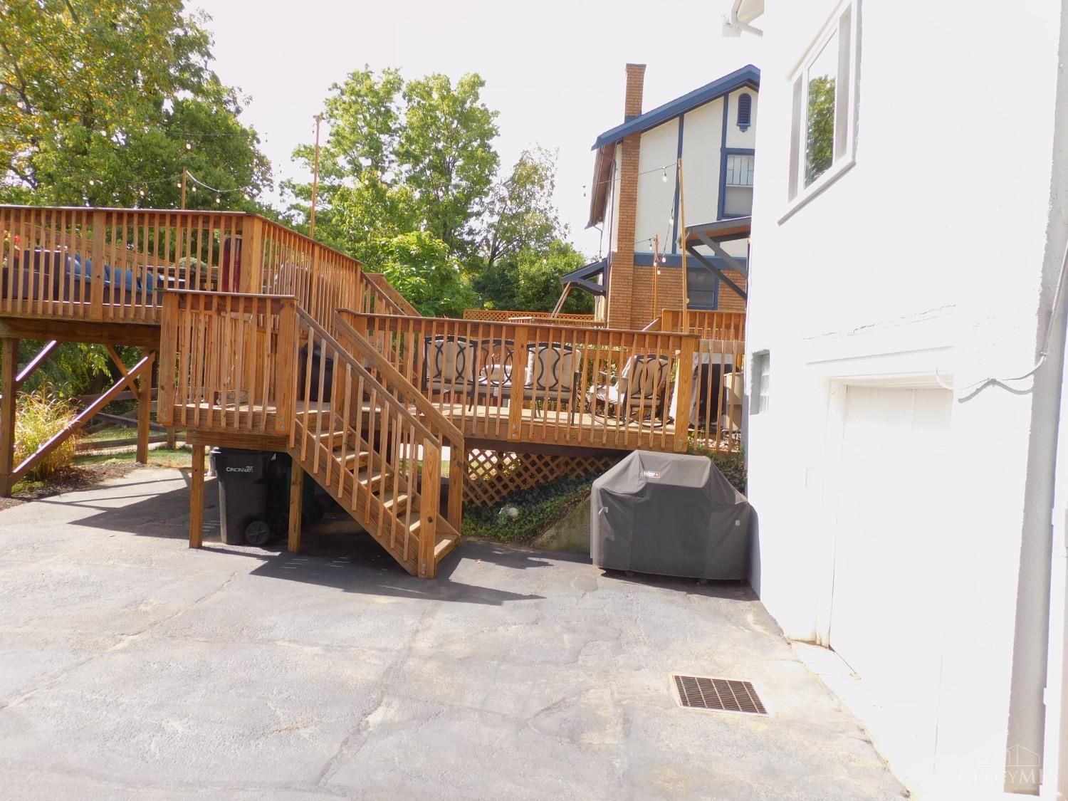 1122 Omena Place