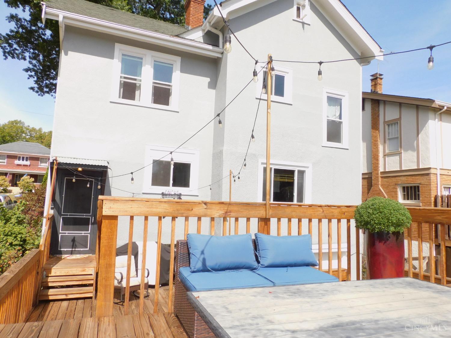 1122 Omena Place