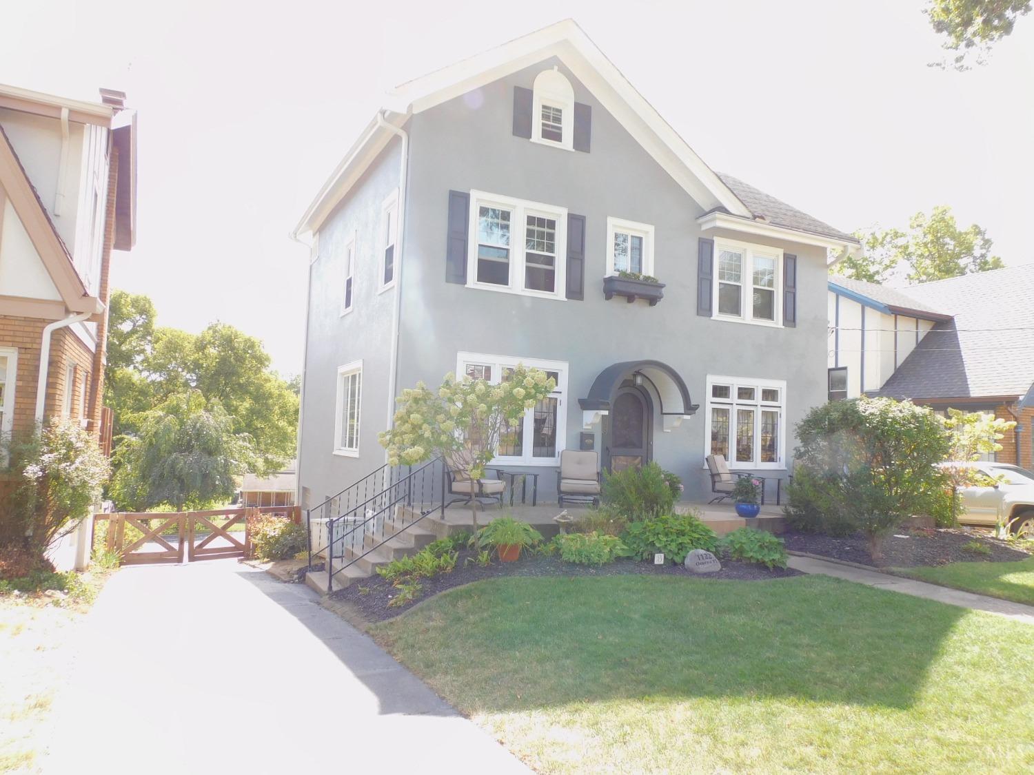 1122 Omena Place