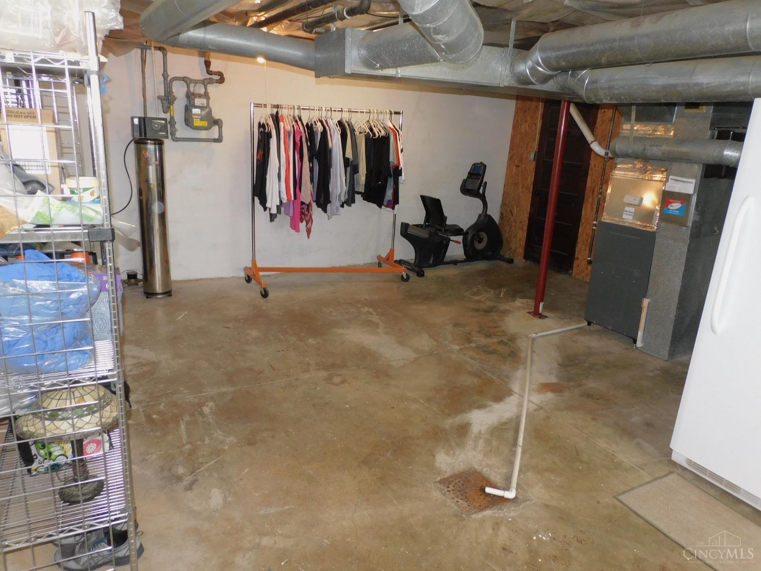 1122 Omena Place