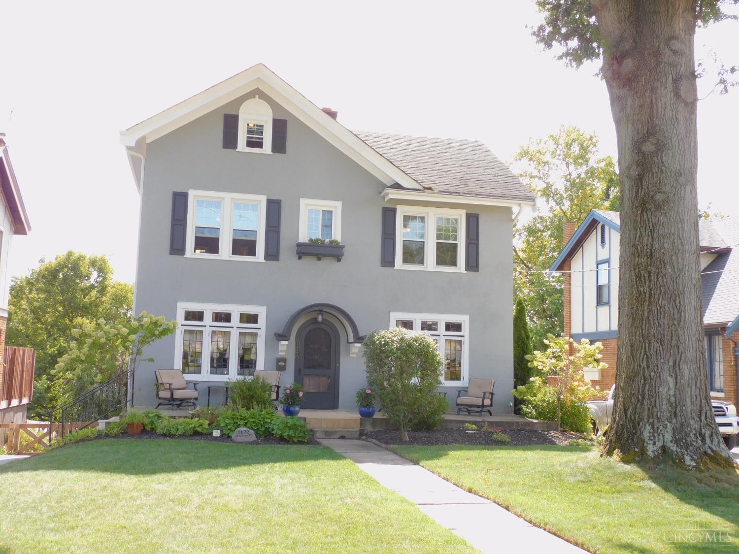1122 Omena Place