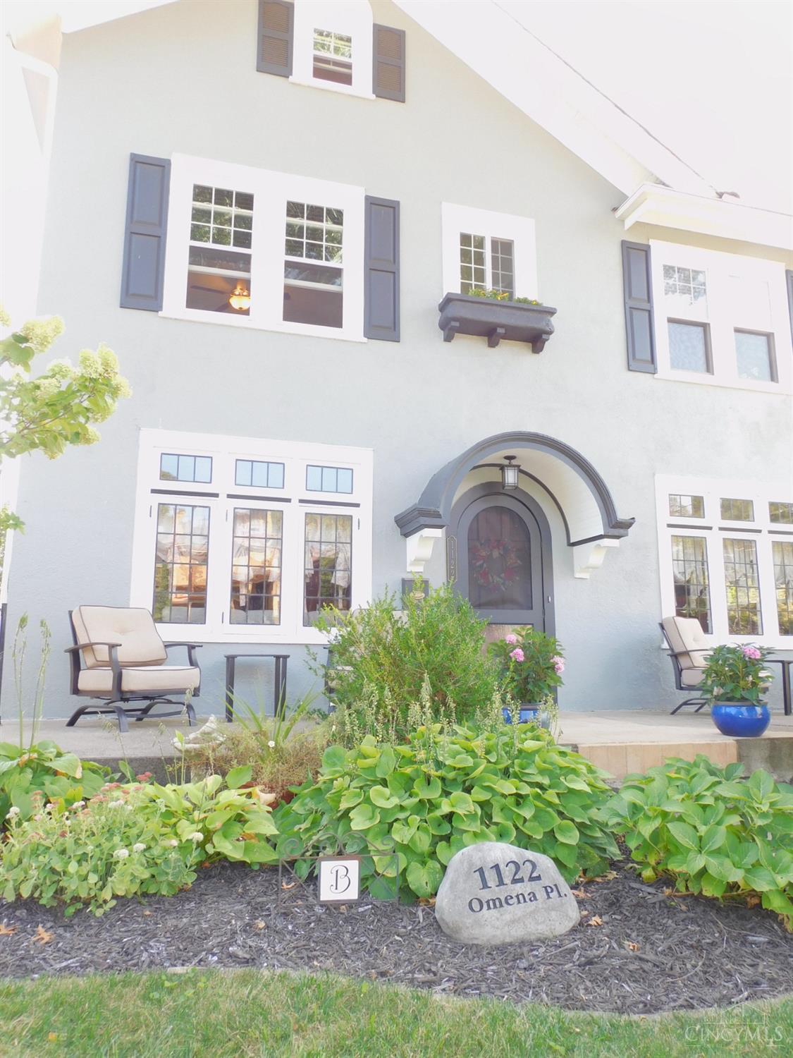 1122 Omena Place