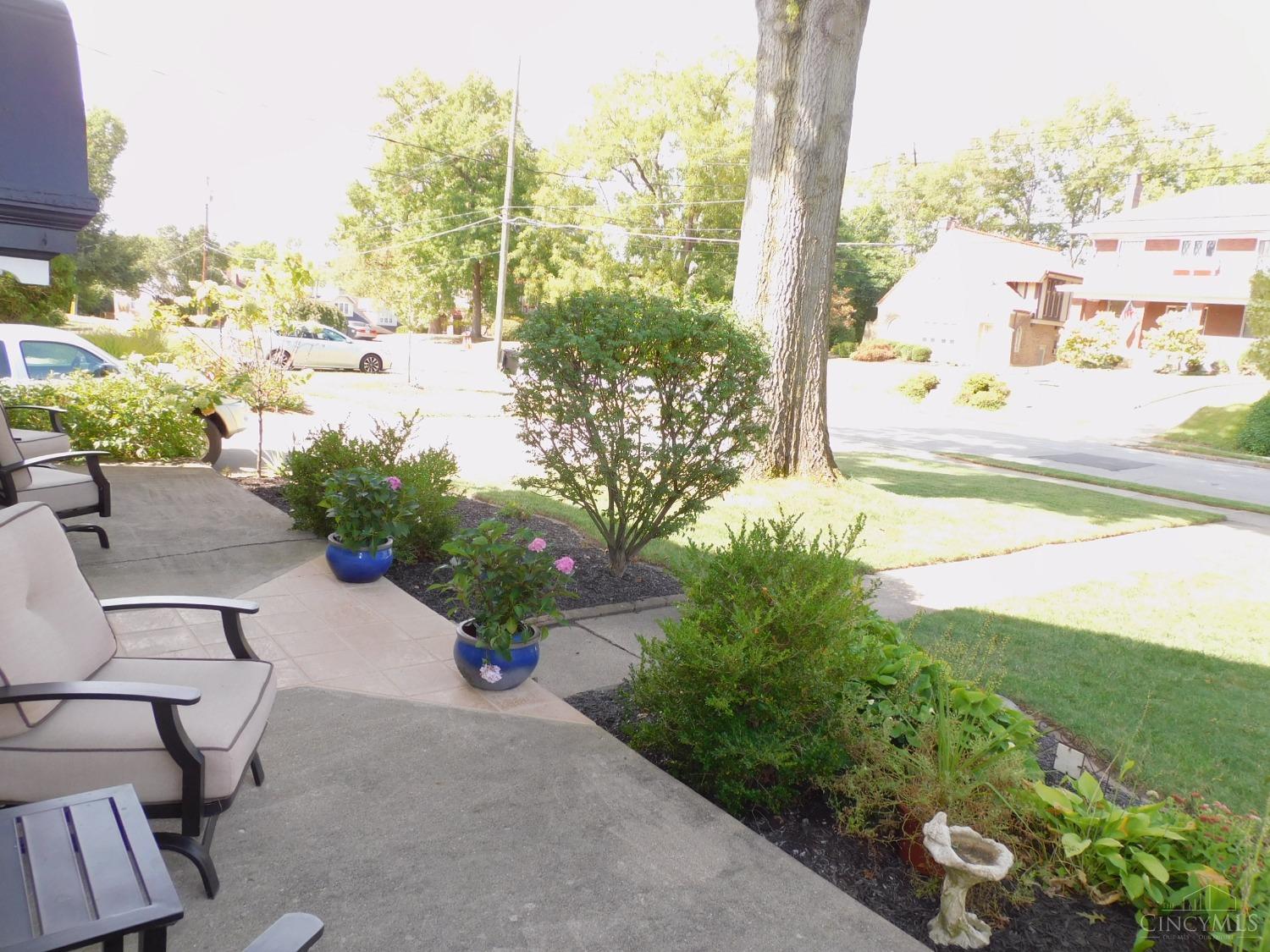 1122 Omena Place