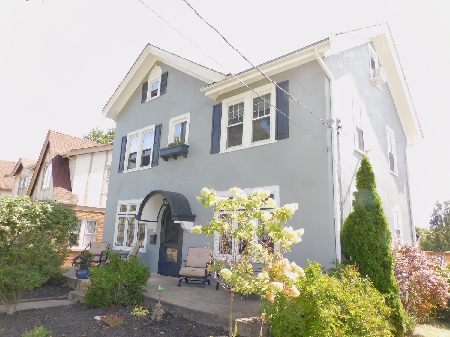 1122 Omena Place
