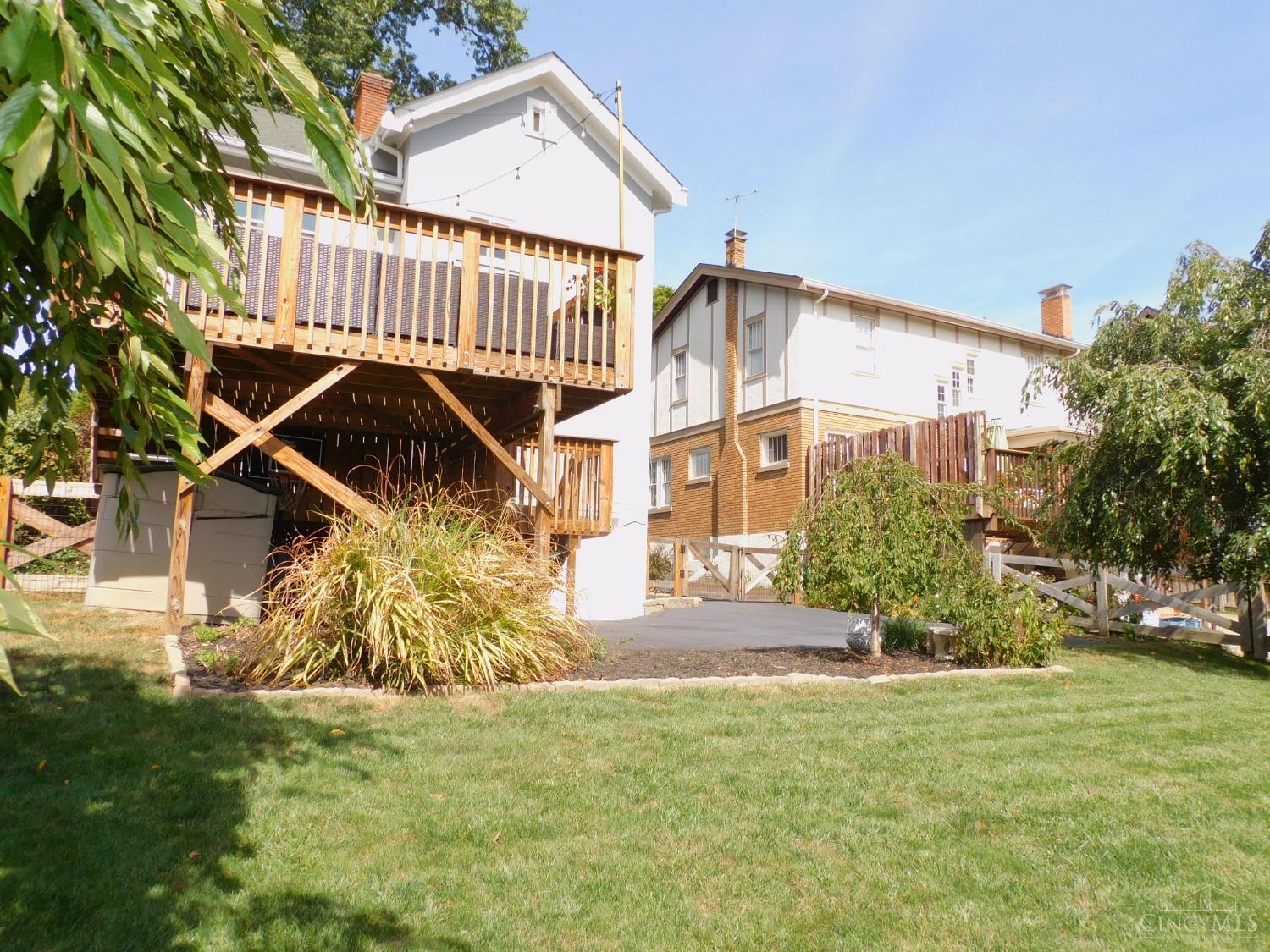 1122 Omena Place