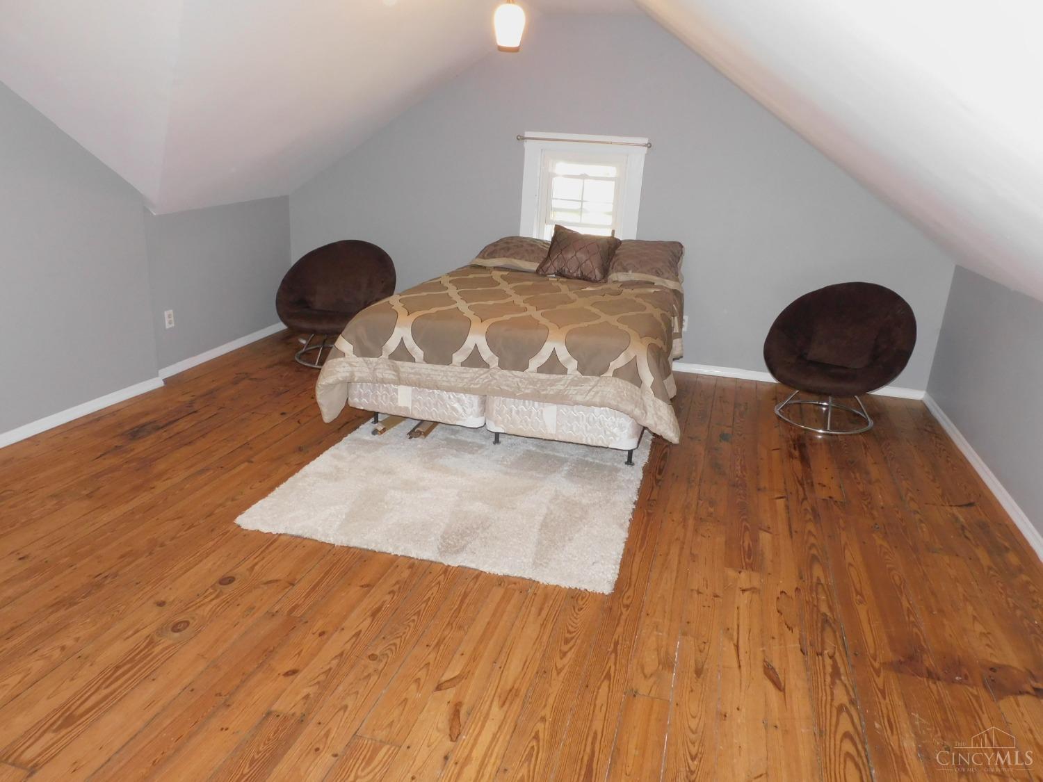 1122 Omena Place