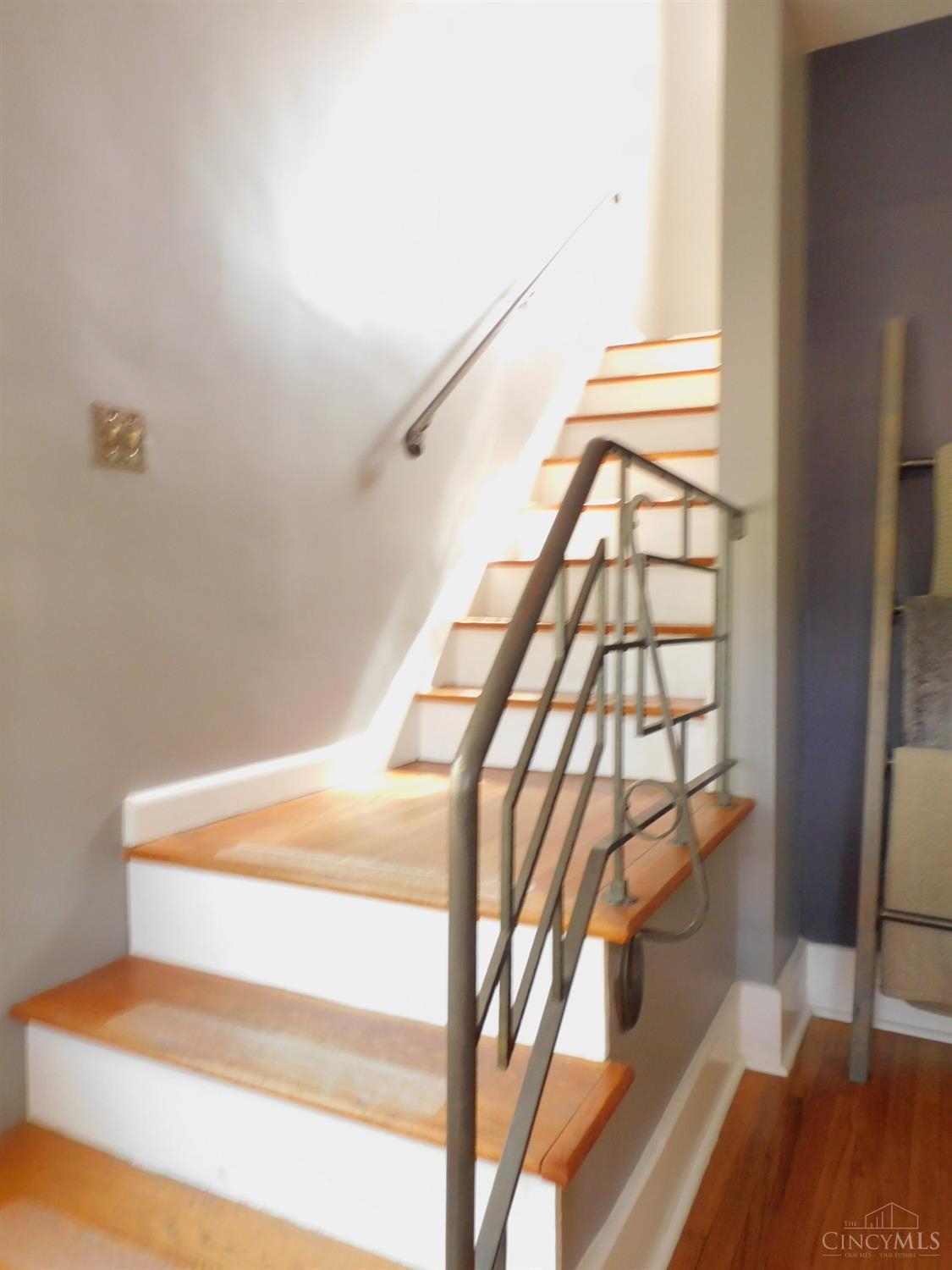 1122 Omena Place