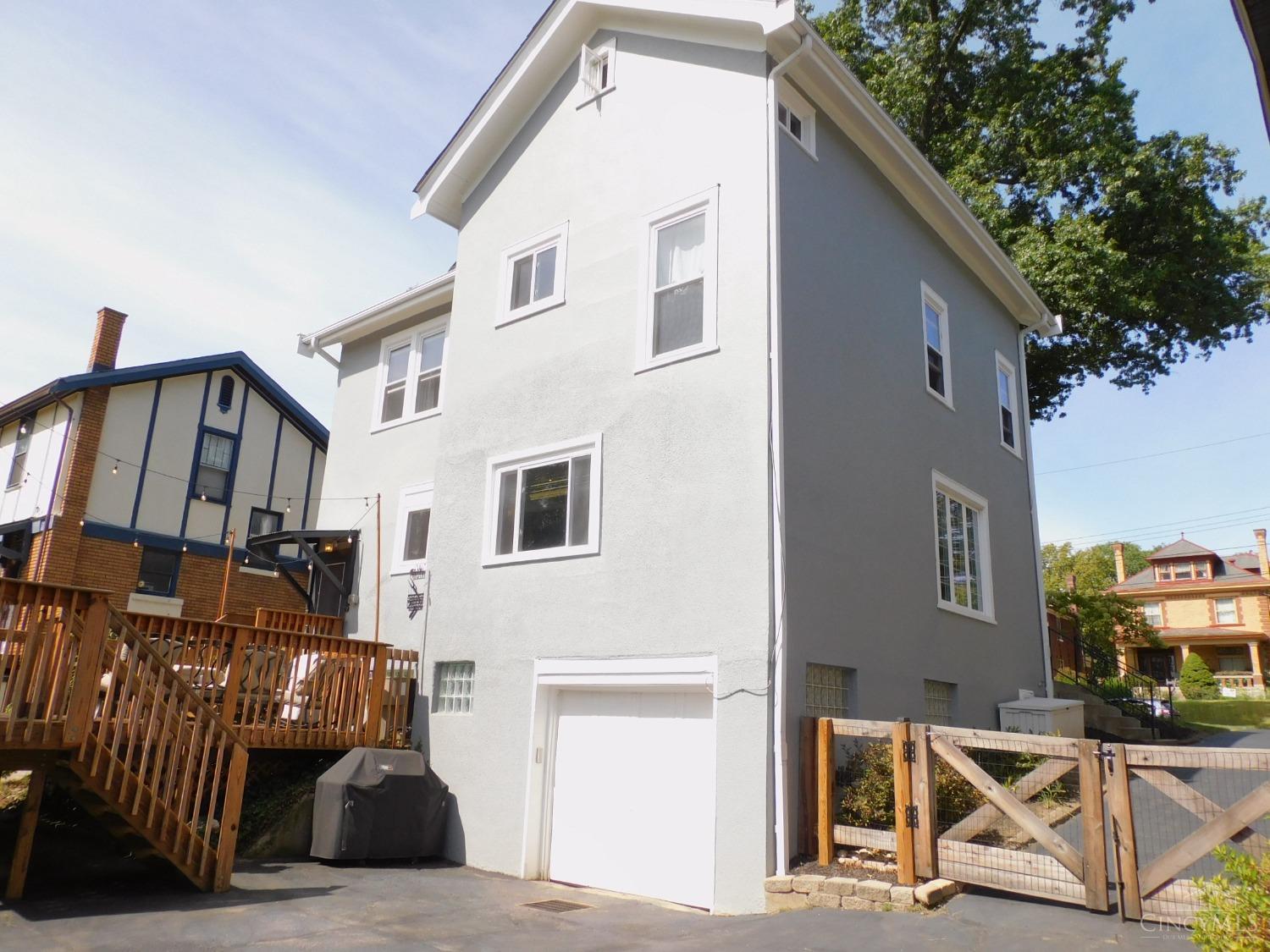 1122 Omena Place