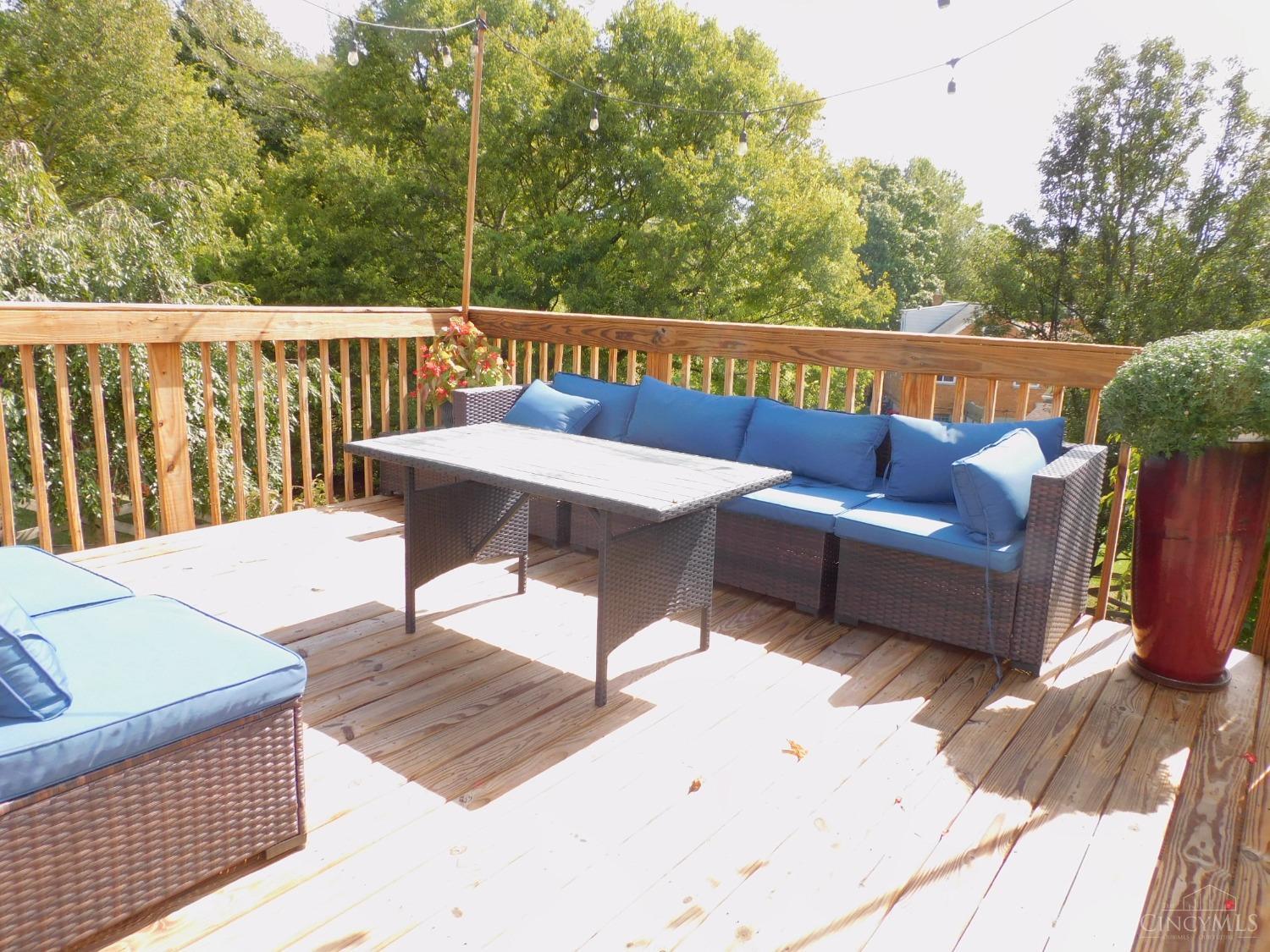 1122 Omena Place