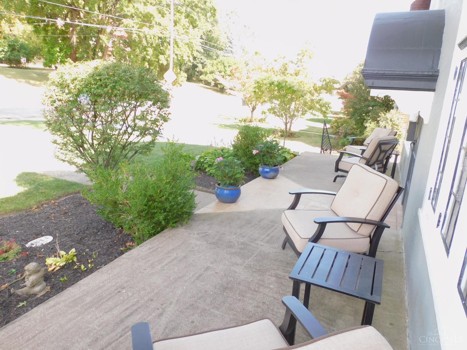 1122 Omena Place