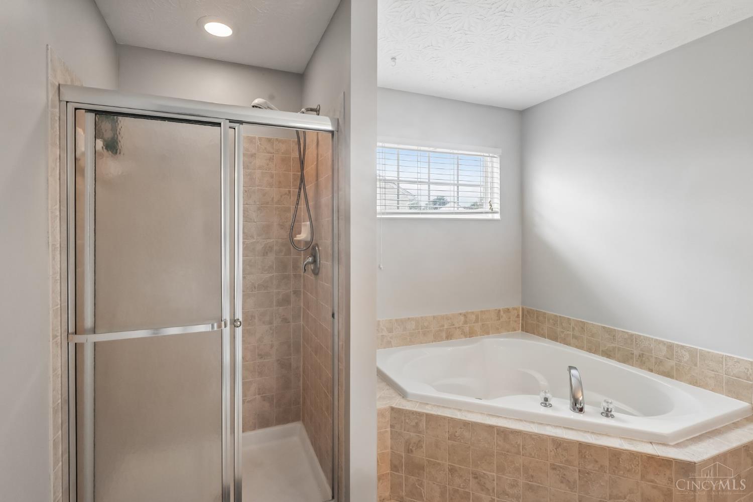 5798 Hawthorne Reserves Drive