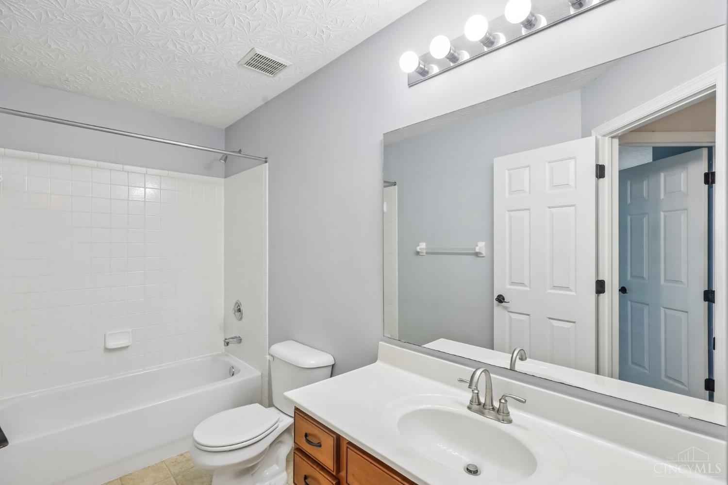 5798 Hawthorne Reserves Drive