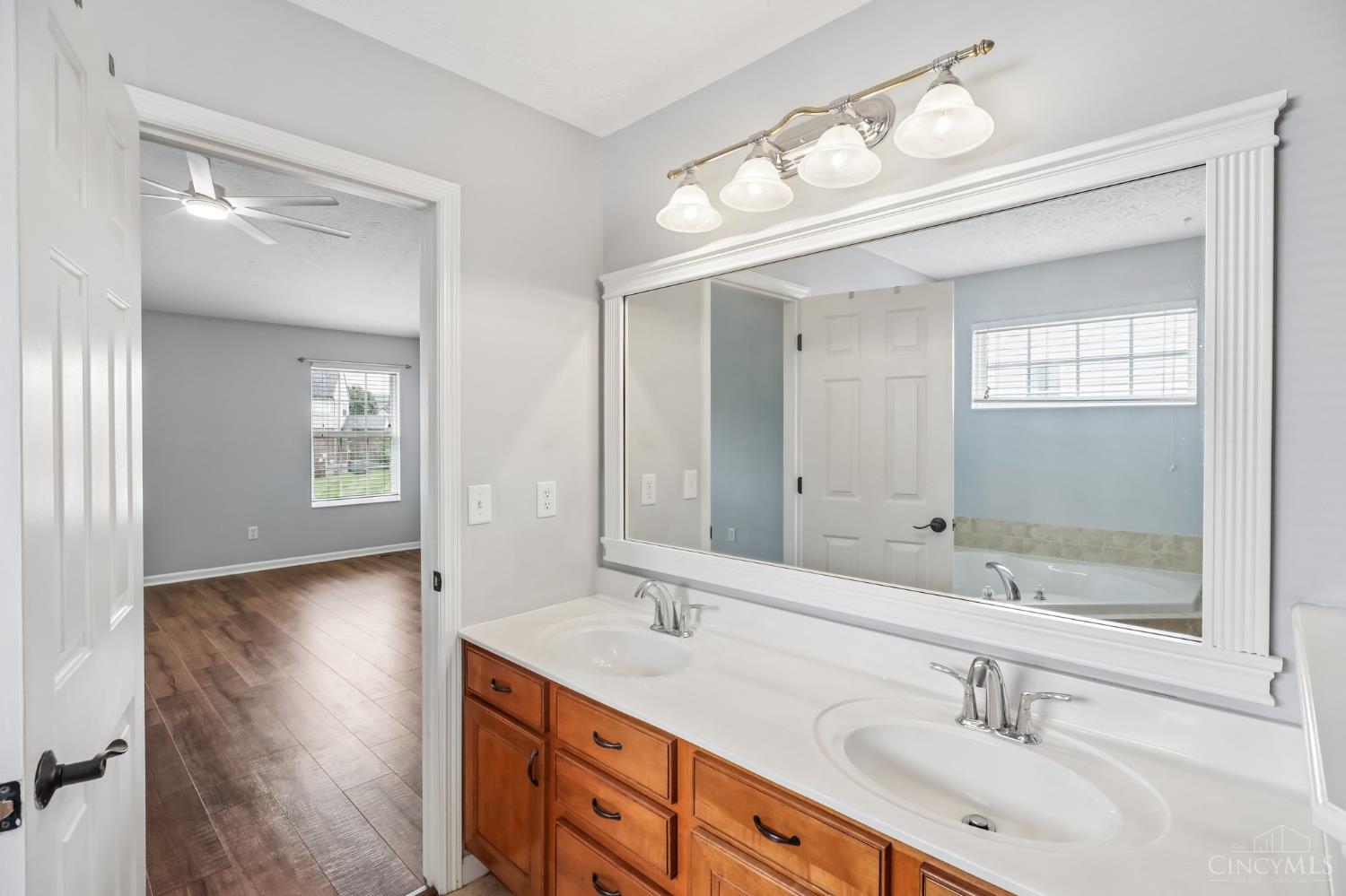 5798 Hawthorne Reserves Drive