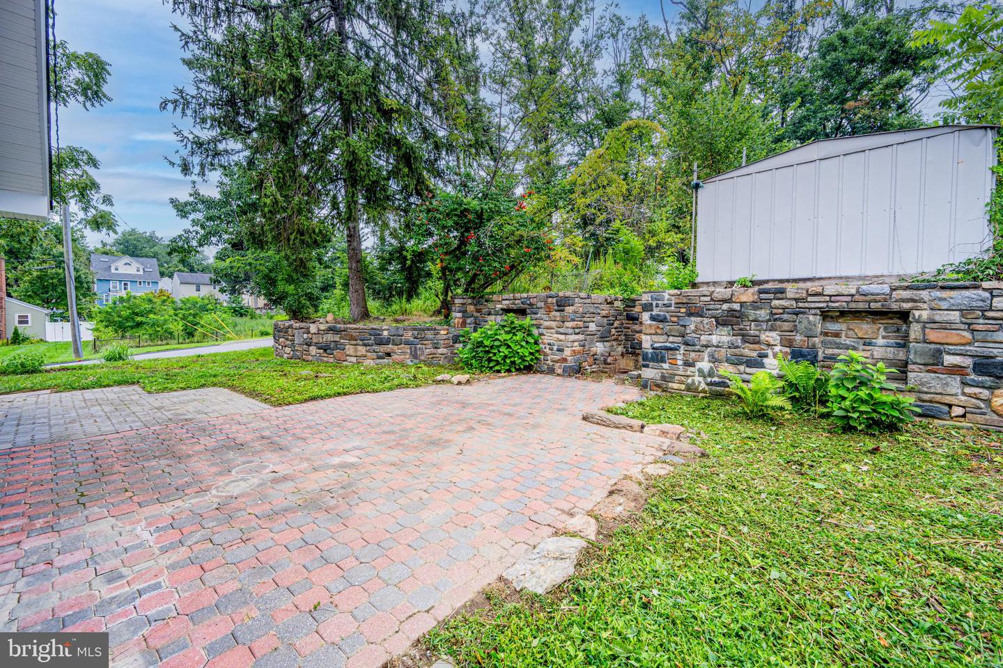 15 Arbutus AVENUE