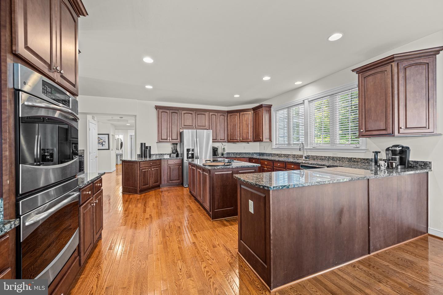 9010 Labrador Ln