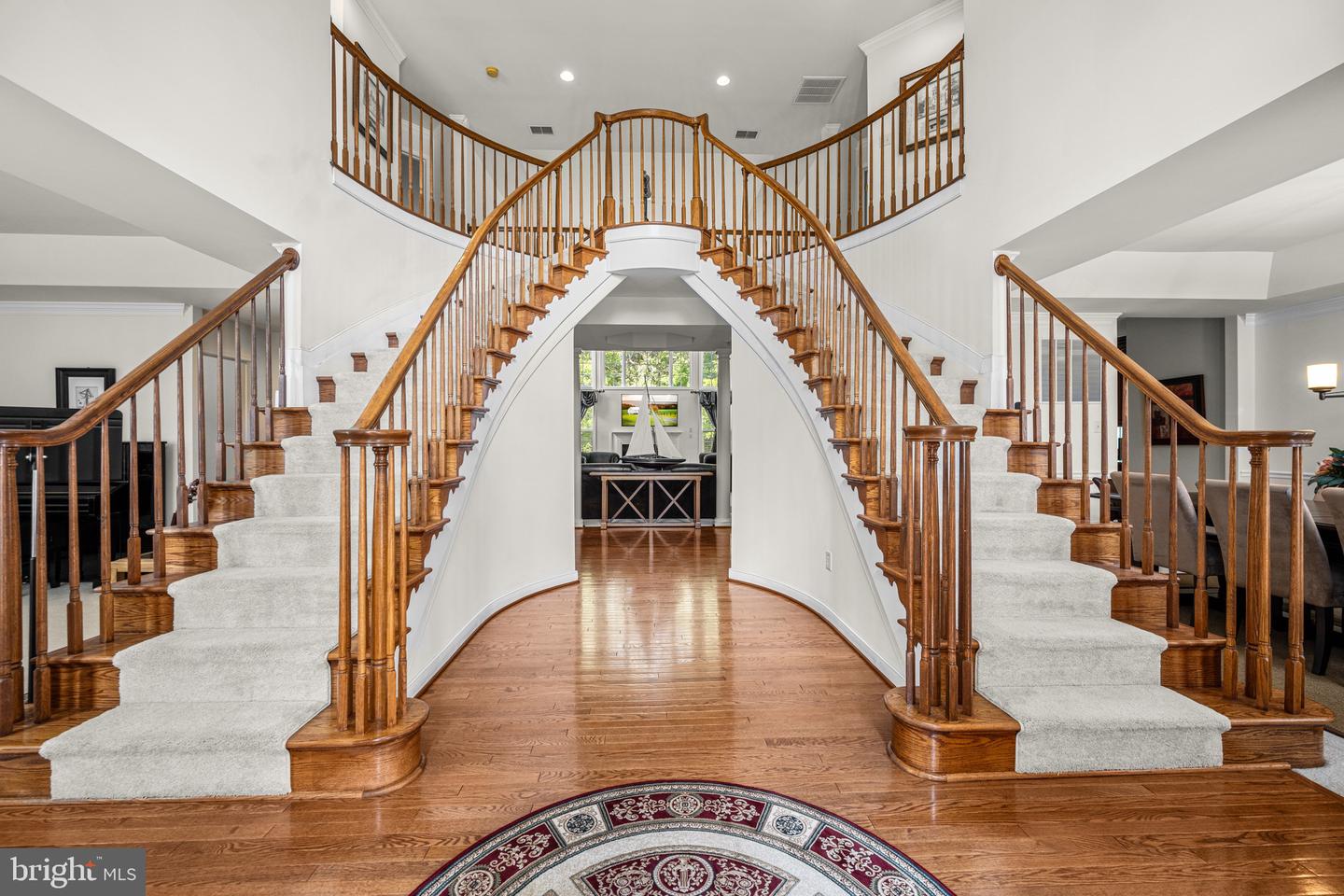 9010 Labrador Ln
