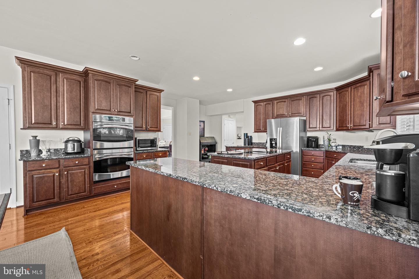 9010 Labrador Ln