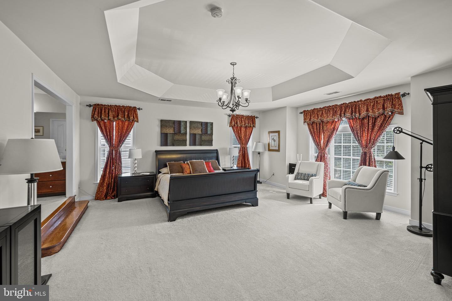 9010 Labrador Ln