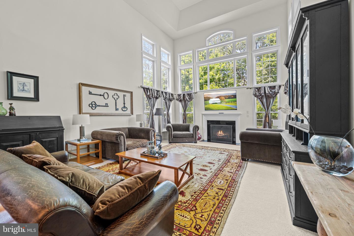 9010 Labrador Ln