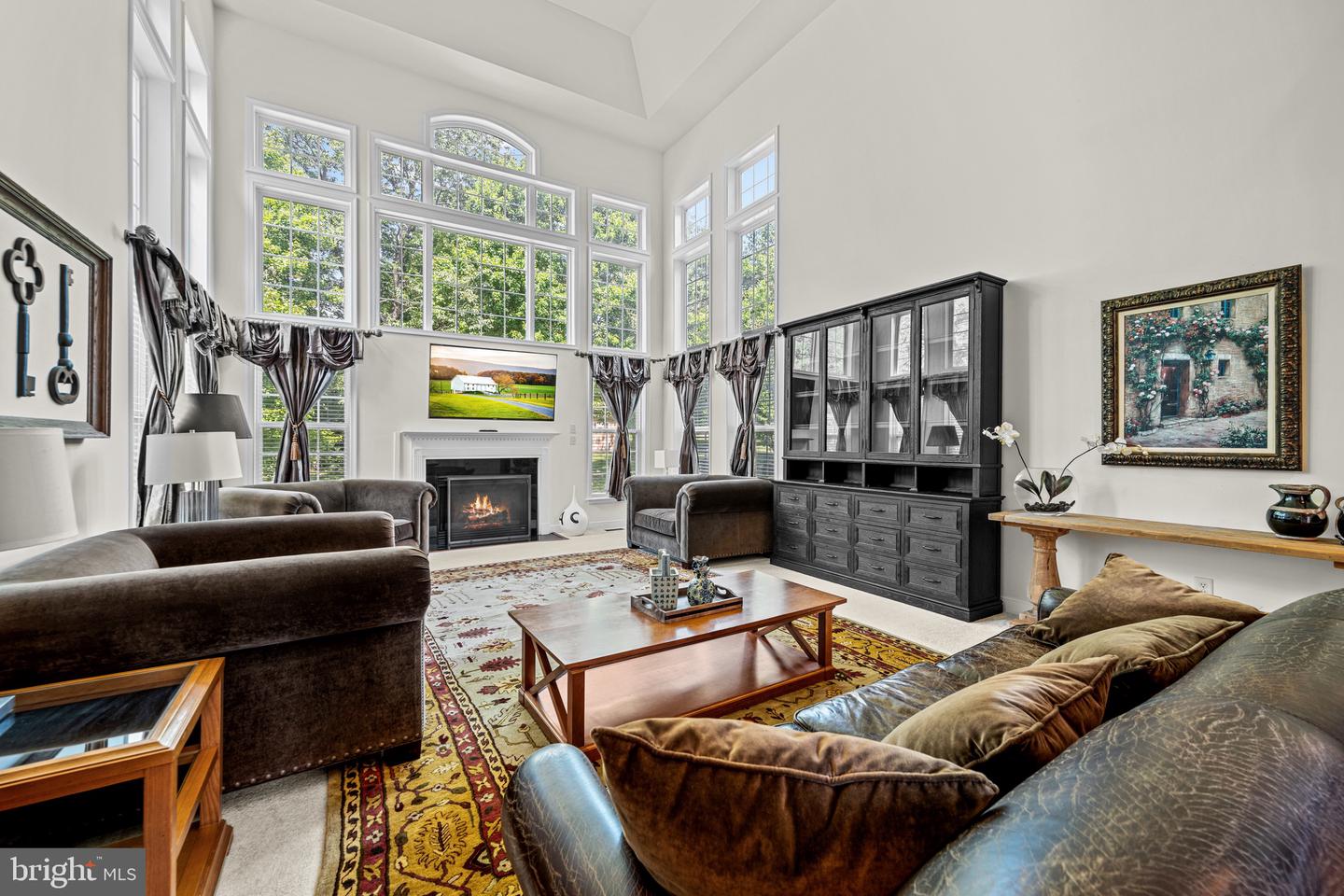 9010 Labrador Ln