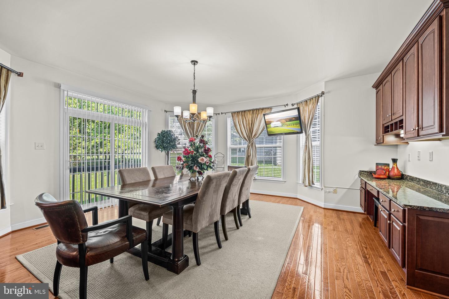 9010 Labrador Ln